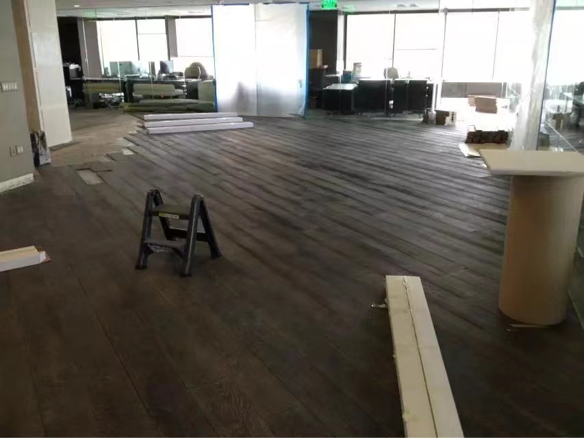 Ever wondered how Shrunk Oak flooring gets its unique texture and durability? Discover the science and technique behind the shrinking process that sets it apart.
